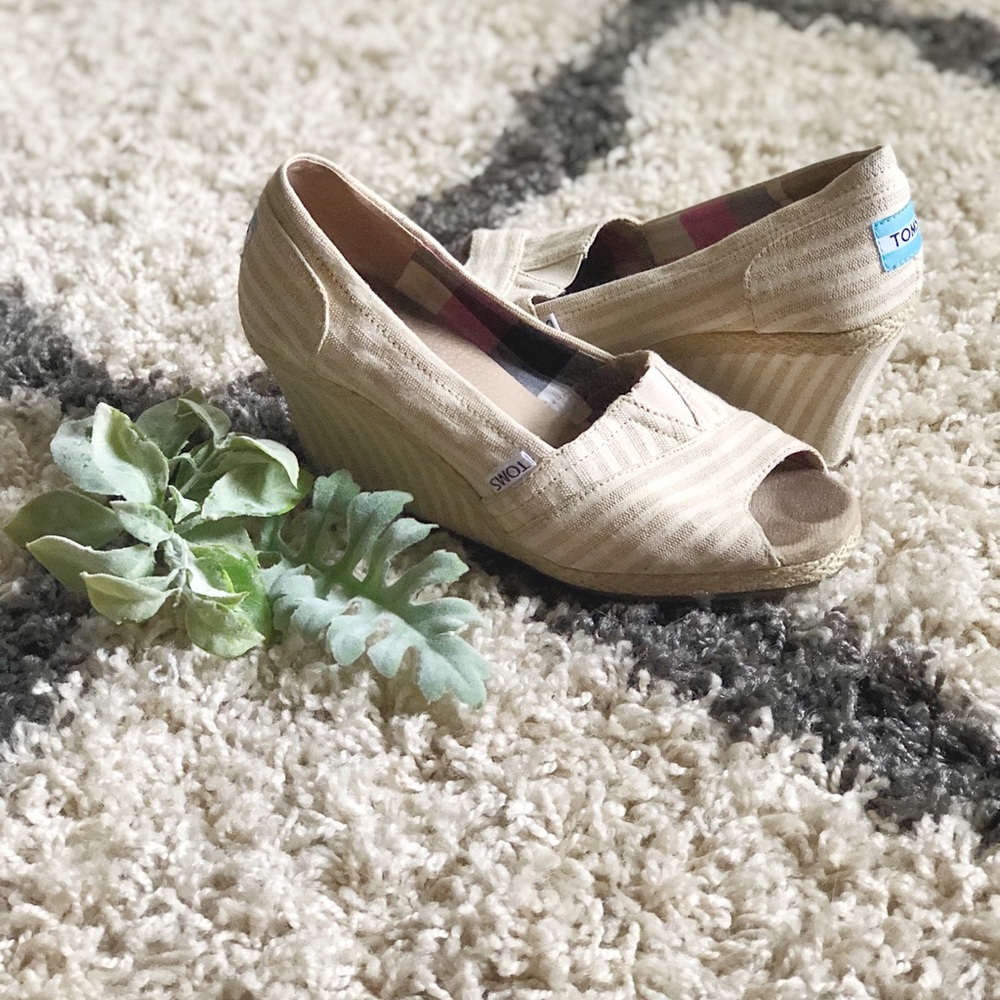 Toms Canvas Wedge Heels Striped Size 8